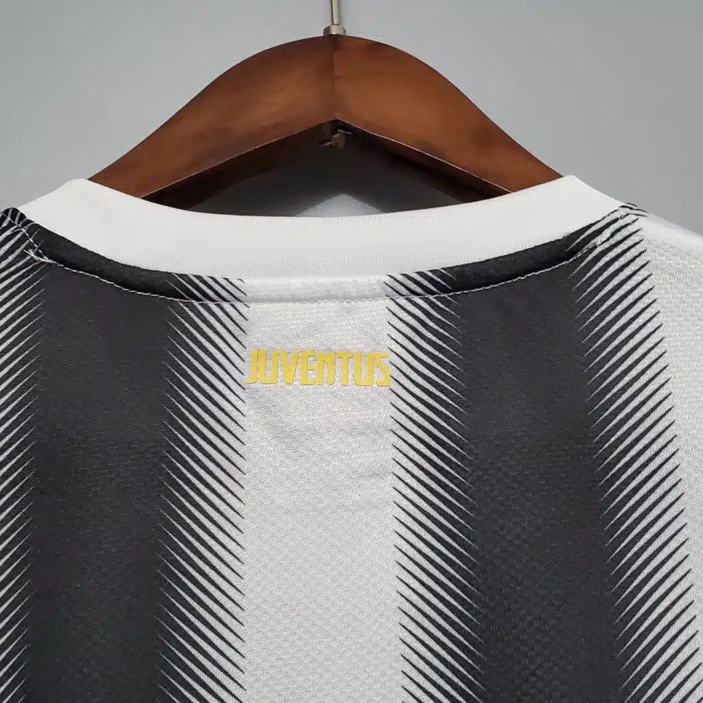 Juventus Home (2010/11)