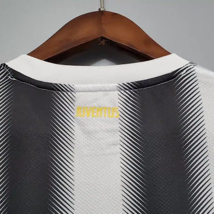 Juventus Home (2010/11)
