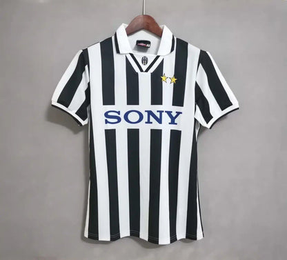 Juventus Home (1995/97)