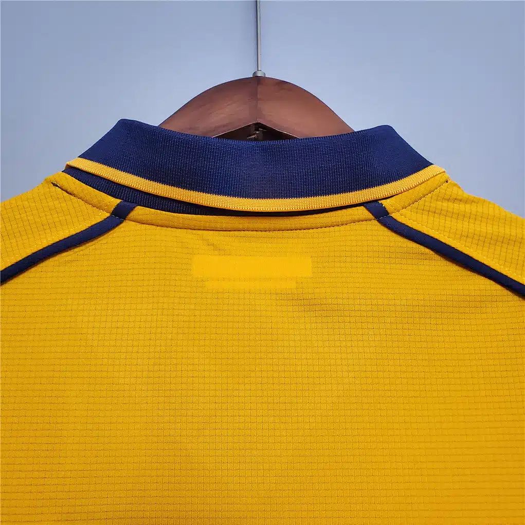 Liverpool Away (2000/01)
