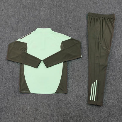 Real Madrid Tracksuit (25/26)