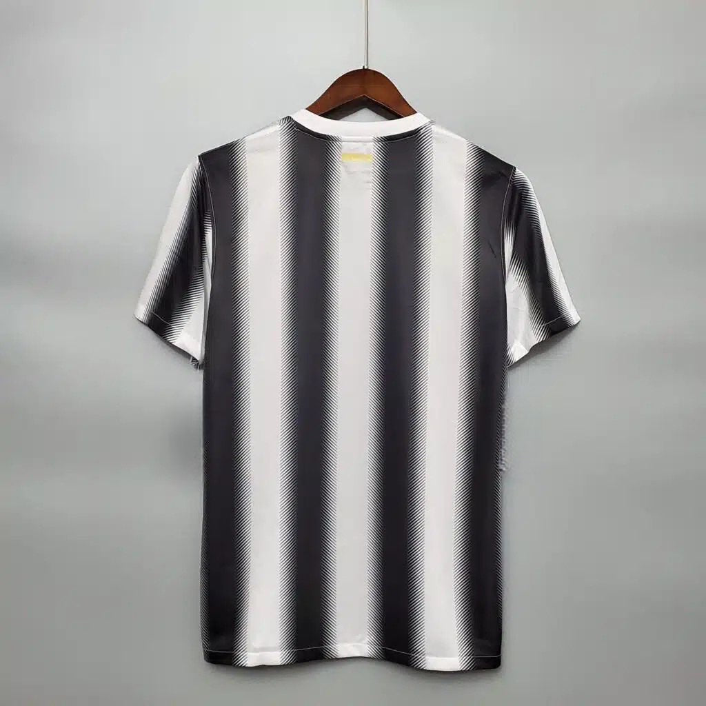 Juventus Home (2010/11)