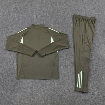 Real Madrid Tracksuit (25/26)