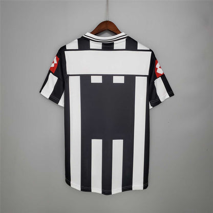 Juventus Home (2001/02)