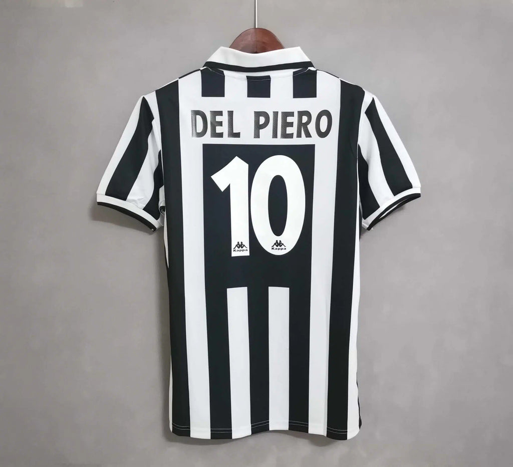 Juventus Home (1995/97)