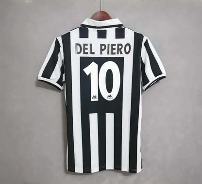 Juventus Home (1995/97)