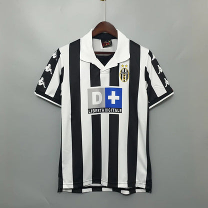Juventus Home (1999/00)