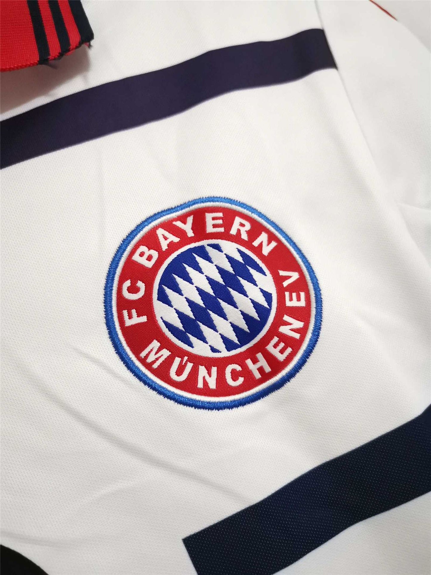 Bayern Munchen Away (1998/01)